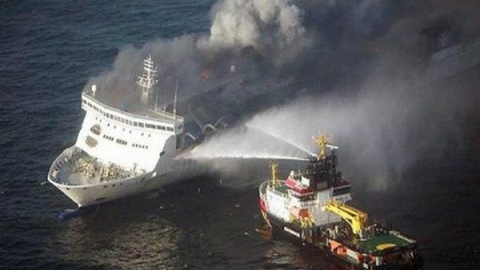 У берегов Греции  горит паром. На борту двое россиян