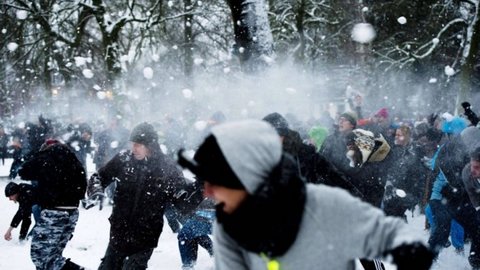 Подросток в Тюменской области получил огнестрельное ранение, играя в снежки