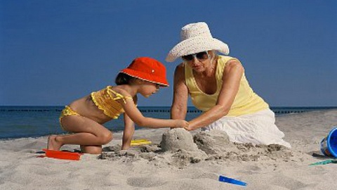 Одинокие родители с детьми до 12 лет получат безоговорочное право брать отпуск, когда удобно