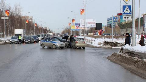 В Сургуте на улице Островского в ДТП пострадала 10-летняя девочка 