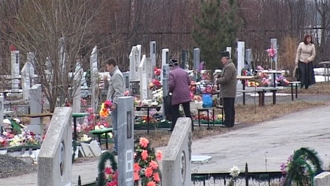 От студентов, которые посетили могилы близких на Радоницу вместо занятий, требовали селфи на кладбище