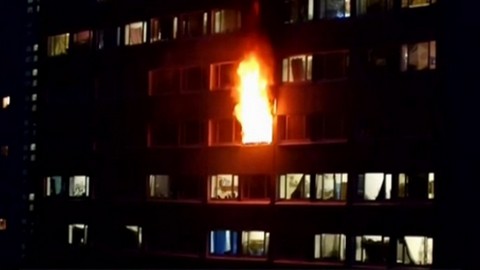 При пожаре в общежитии медвуза в Москве пострадали 43 человека. Причина возгорания — взрыв микроволновки
