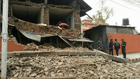 Число жертв землетрясения в Непале возросло до 5,5 тысяч человек