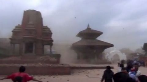 Разрушение находящихся под охраной ЮНЕСКО древних храмов в Непале сняли на ВИДЕО