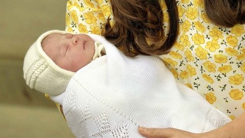 Ее высочество. Новорожденную принцессу Кембриджскую нарекли тройным именем в честь леди Дианы и Елизаветы II