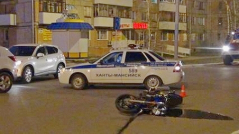 В Югре мотоциклист сбил коляску с двухлетним ребенком