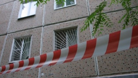 В Нижневартовске из окна 15 этажа выпал 35-летний мужчина