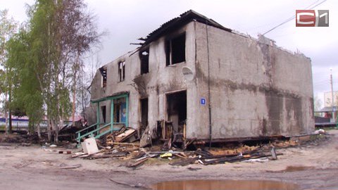 "Поживем пока здесь". Погорельцы из Кедрового вселились в здание ТОС, маневренное жилье их не устроило