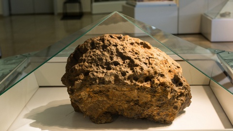 Челябинский метеорит попал в Книгу рекордов Гиннеса «благодаря» причиненному ущербу