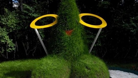 «Нецензурная скульптура». Украшение сургутского парка попало в «Идиотеку» дизайнера Артемия Лебедева
