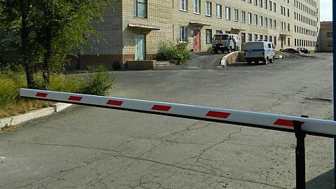 В Челябинске уволены сотрудники больницы, допустившие роды у ворот учреждения