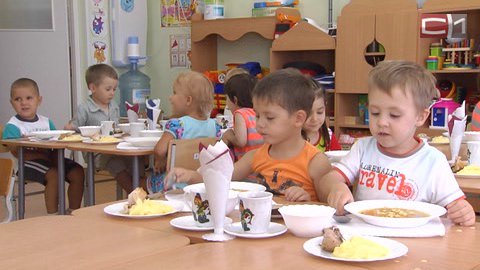Индекс манной каши. В депобразования Сургута объяснили рост цен на питание в детсадах
