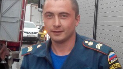 С мачете и топорами неизвестные напали на сотрудника МЧС в Москве. Спасателю удалось выжить