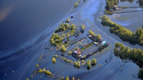 Экологи «Greenpeace» сообщают об огромном нефтяном пятне под Нефтеюганском. В «Роснефти» эту информацию опровергают