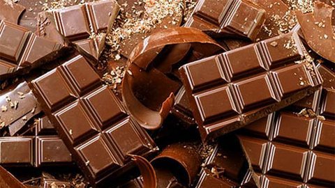 Заедаем кризис дорогим шоколадом. В России увеличились продажи премиальных шоколадных плиток