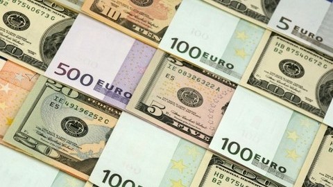 Курс евро и доллара снова упал- ниже 71 и 64 рублей соответственно. Эксперты считают, такая динамика сохранится
