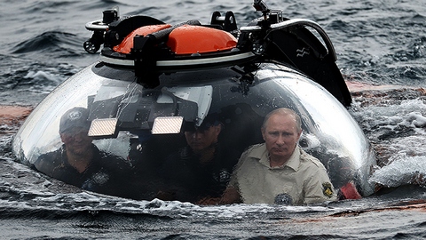 Что ищет он на дне морском? Путин совершил погружение на батискафе на 80-метровую глубину близ Севастополя