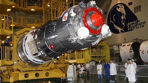 Россиян просят придумать название кораблю нового поколения. Он будет летать на орбитальные станции и Луну