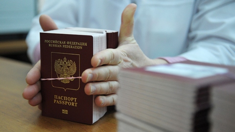 «Гражданство было предоставлено ошибочно». В Крыму изымают российские паспорта у жителей без прописки