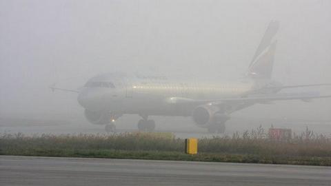 Из-за сильного тумана в Тюмени на несколько часов задерживается рейс в Сургут