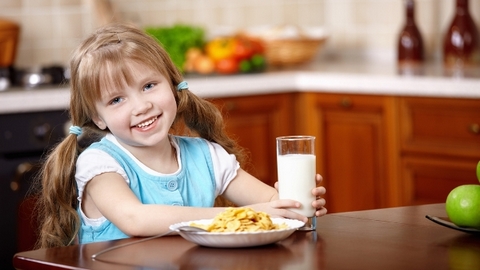 Успеваемость школьников зависит от полезного завтрака — ученые