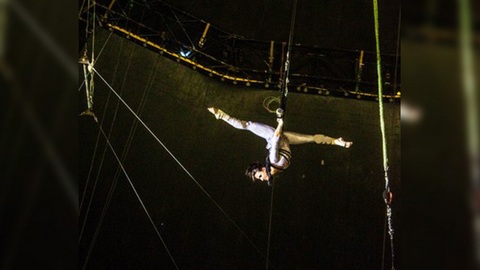 Во время выступления в цирке Никулина гимнастка сорвалась с 25-метровой высоты. ВИДЕО
