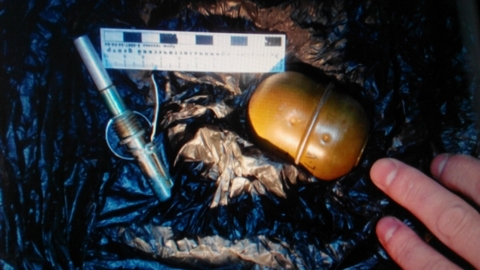 Мужчину с гранатой задержали в Нефтеюганске. Он утверждает, что нашел боеприпас возле автозаправки