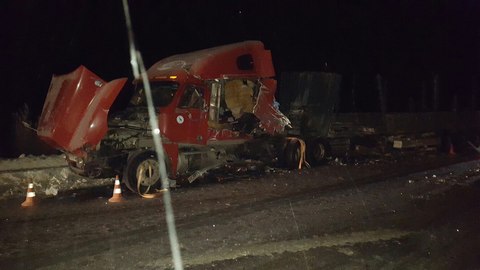 Два грузовика и Daewoo Matiz столкнулись в Сургутском районе. Погибли двое, в том числе ребенок