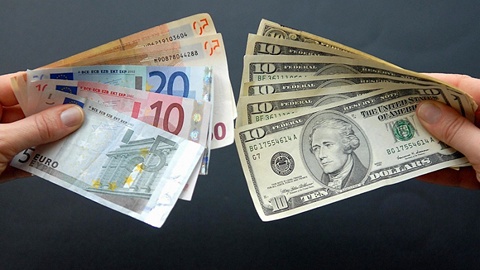 Биржевой курс доллара превысил 84 рубля, евро — 92 рубля. «Я бы паникой это не назвал», - эксперт 