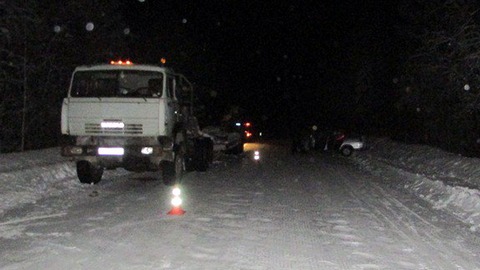 На трассе «Сургут-Нижневартовск» столкнулись грузовик и легковушка. Один человек погиб