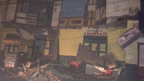 Сильнейшее за 37 лет землетрясение в Эквадоре унесло жизни 77 человек. Магнитуда – 7,8. ВИДЕО