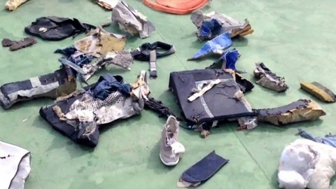 За 3 минуты до трагедии в самолете EgyptAir перегрелась кабина пилотов - новые подробности крушения