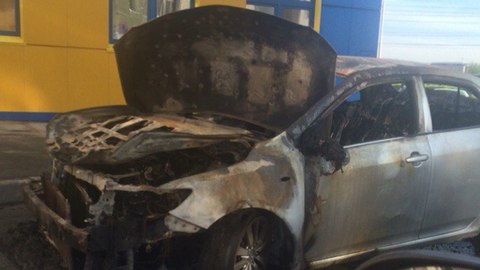 В Сургуте ночью сгорела Toyota Corolla. ФОТО
