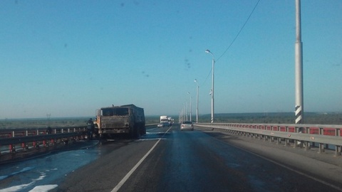 На трассе «Тюмень-Ханты-Мансийск» сгорел КамАЗ. ЧП произошло на мосту через Иртыш