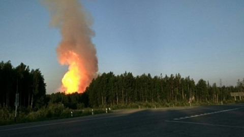 После разрыва на газопроводе возле трассы Ивдель-ХМАО загорелся лес. Зарево видели в двух регионах