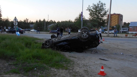 Honda влетела в колодец и перевернулась: в Югре в ДТП погиб молодой водитель
