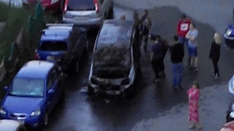 В Сургуте ночью горели три автомобиля. ФОТО