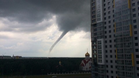 Торнадо в Сургуте: гигантскую воронку на Оби было видно из города. ВИДЕО