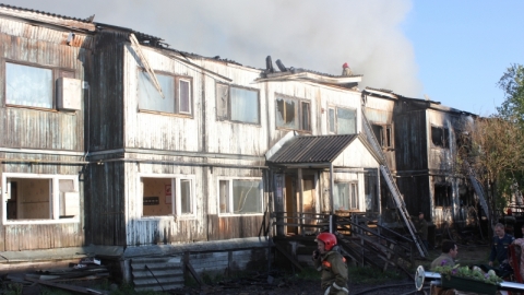 В Нижневартовском районе во время пожара в жилом доме обрушился подъезд: один человек погиб