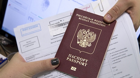 Удар по кошельку: МВД предлагает повысить пошлину за загранпаспорт до 5 тыс.рублей, на водительские права - до 3 тыс.рублей