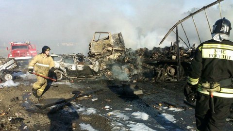 Трагедия на трассе Тюмень-Екатеринбург: после ДТП с грузовиком заживо сгорела молодая семья. ФОТО