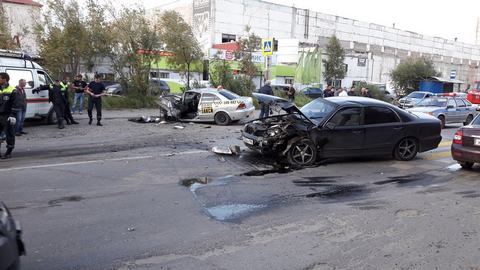 В Нижневартовске при столкновении Nissan и Mitsubishi погиб водитель. ФОТО 