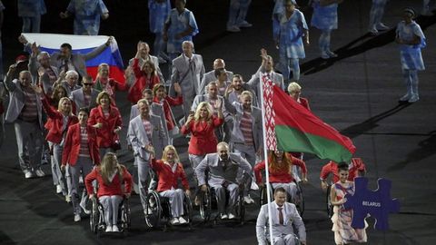 Не послушались: белорусские спортсмены на открытии Паралимпиады пронесли российский флаг