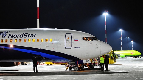 Самолет Норильск-Москва совершил вынужденную посадку. Сработал датчик открытой двери