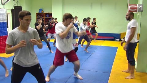 Сургутский студент завоевал золото первенства мира по кикбоксингу. На поездку пришлось собирать с миру по нитке