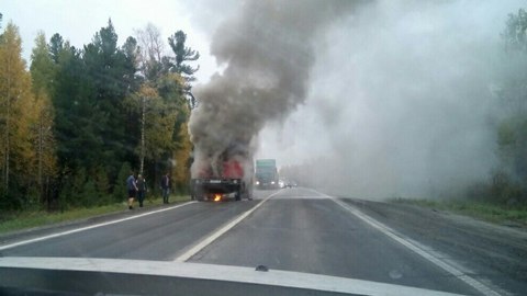На трассе Тюмень-Ханты-Мансийск сгорела «Татра»