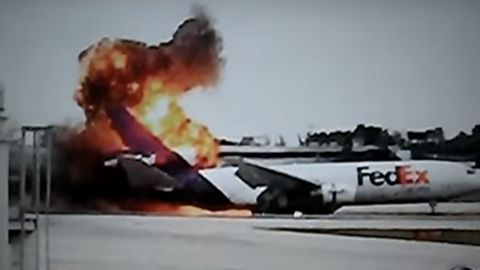 Горят как спички. В США два самолета за сутки пережили пожар. ВИДЕО