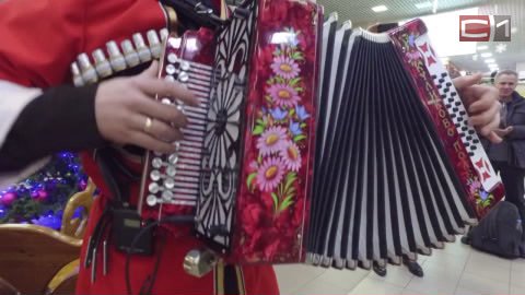 Искусство на взлете. Пассажиры сургутского аэропорта присоединились к музыкально-танцевальному флешмобу