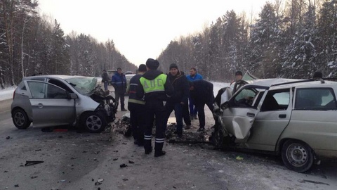 Трагический обгон. На трассе Тюмень – Ханты-Мансийске 3 человека погибли в ДТП с грузовиком и 2 легковушками