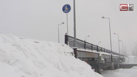 Был пешеходным, станет автомобильным. Мост между корпусами СурГУ может изменить функционал 